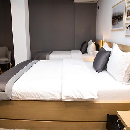 Triss Hotel Тирана Екстериор снимка