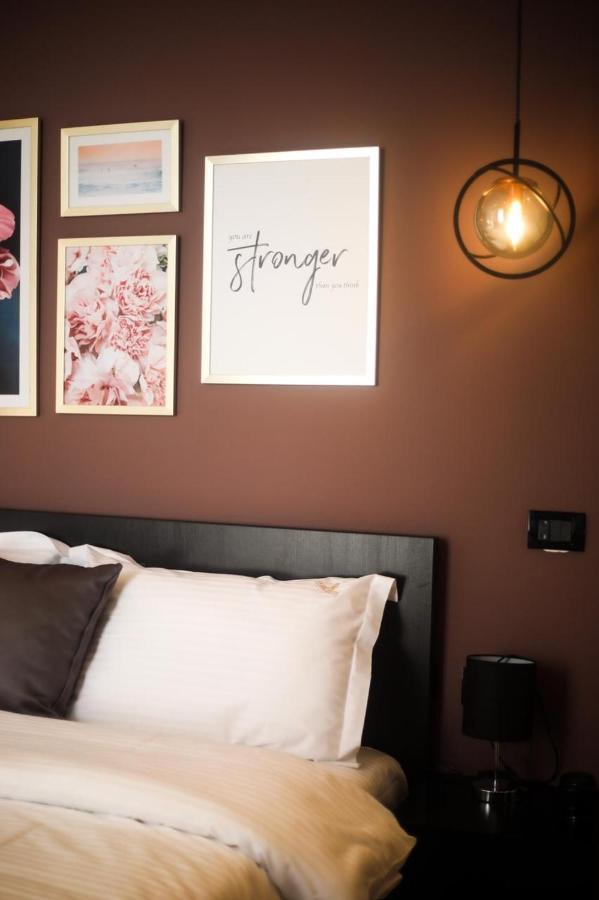 Triss Hotel Тирана Екстериор снимка