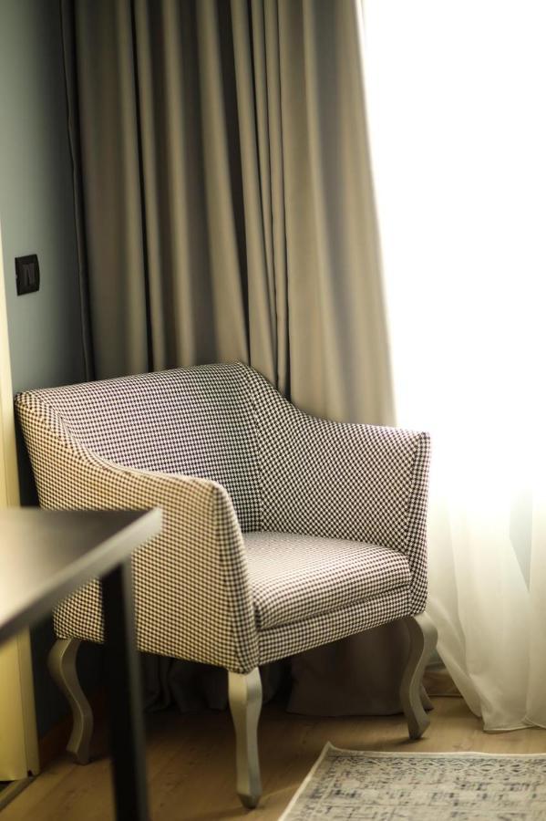 Triss Hotel Тирана Екстериор снимка