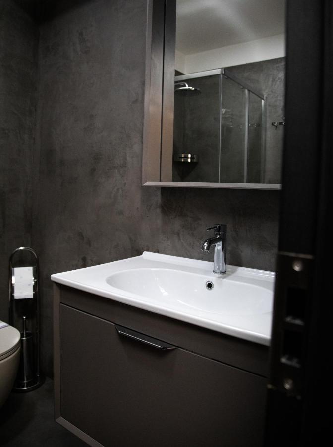 Triss Hotel Тирана Екстериор снимка