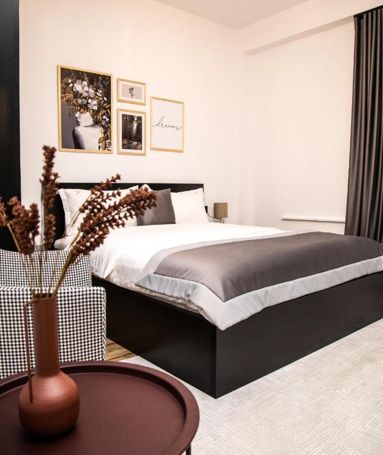 Triss Hotel Тирана Екстериор снимка