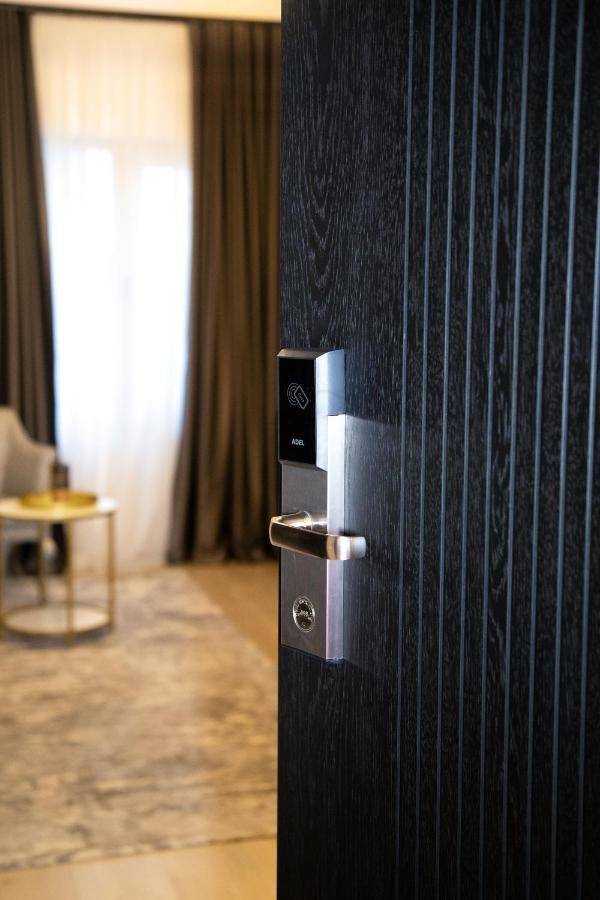 Triss Hotel Тирана Екстериор снимка