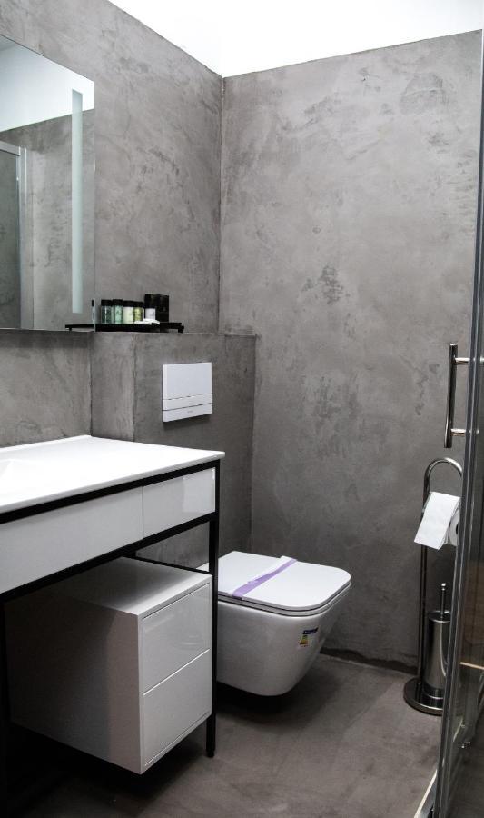 Triss Hotel Тирана Екстериор снимка