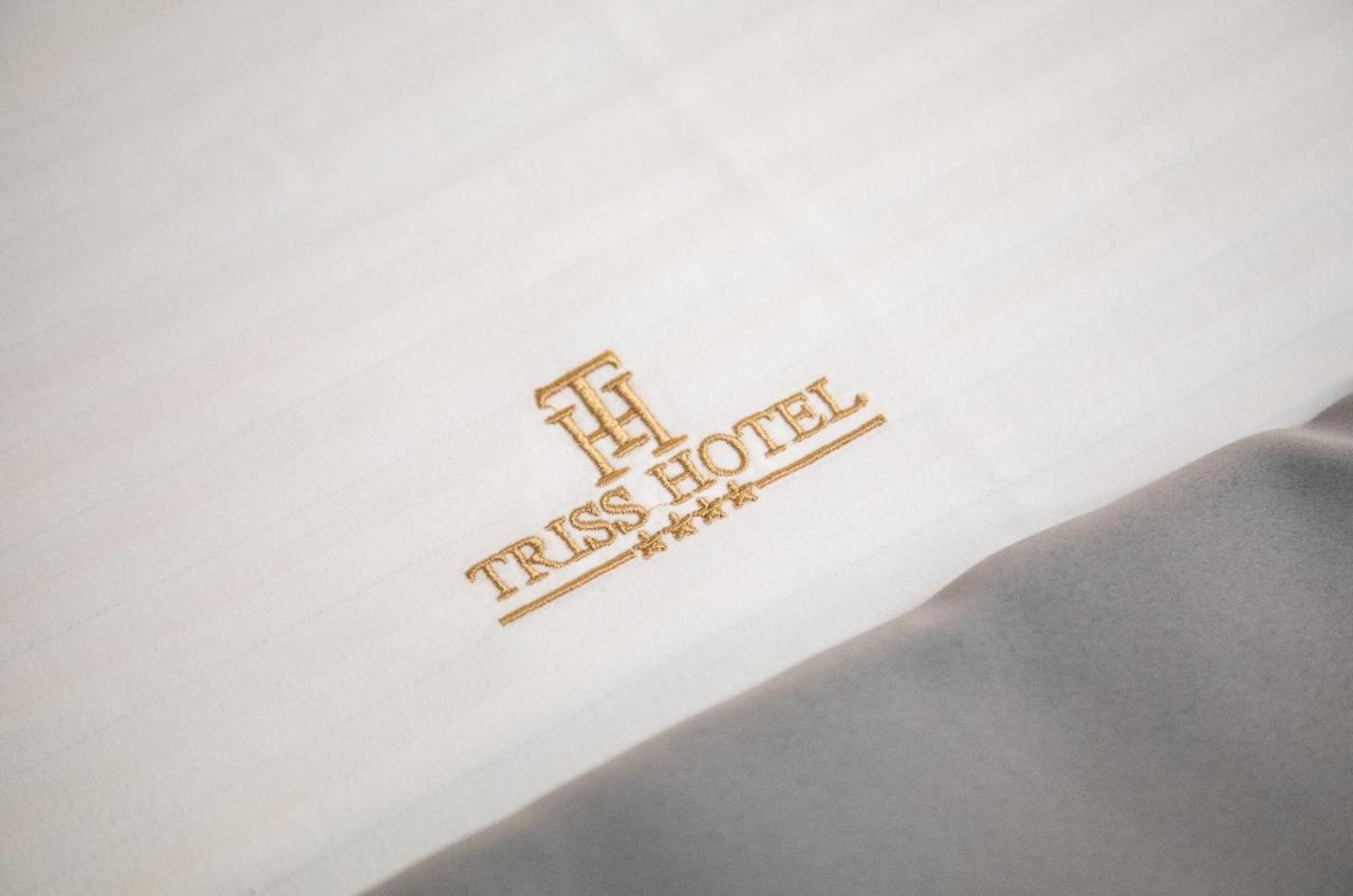 Triss Hotel Тирана Екстериор снимка
