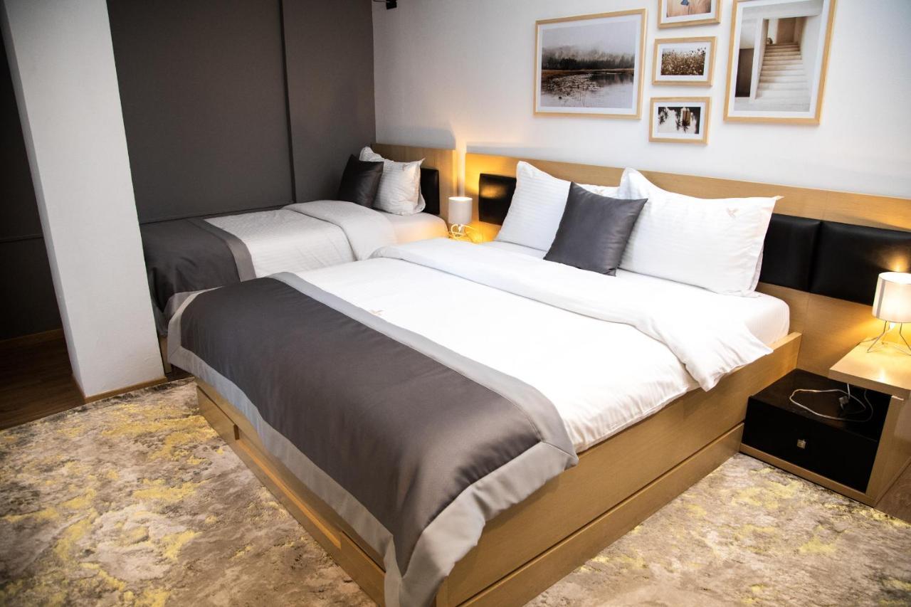 Triss Hotel Тирана Екстериор снимка